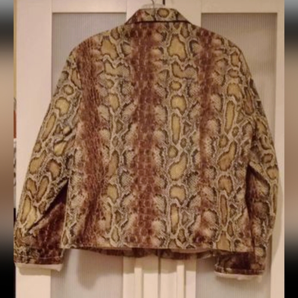 NWT-  Moka Sport multi colored animal print button up jacket, Sz lg. - Picture 2 of 2